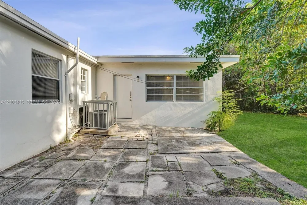 1516 NW 6th Ave Fort Lauderdale, FL 33311