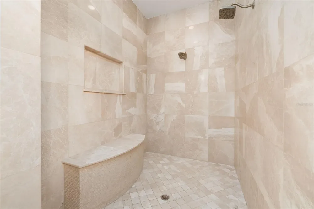 5526 MARLEON DRIVE Windermere, FL 34786
