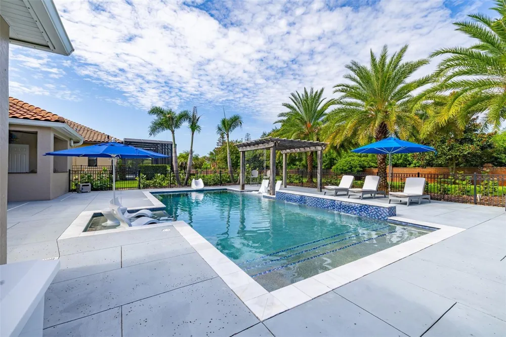 5526 MARLEON DRIVE Windermere, FL 34786