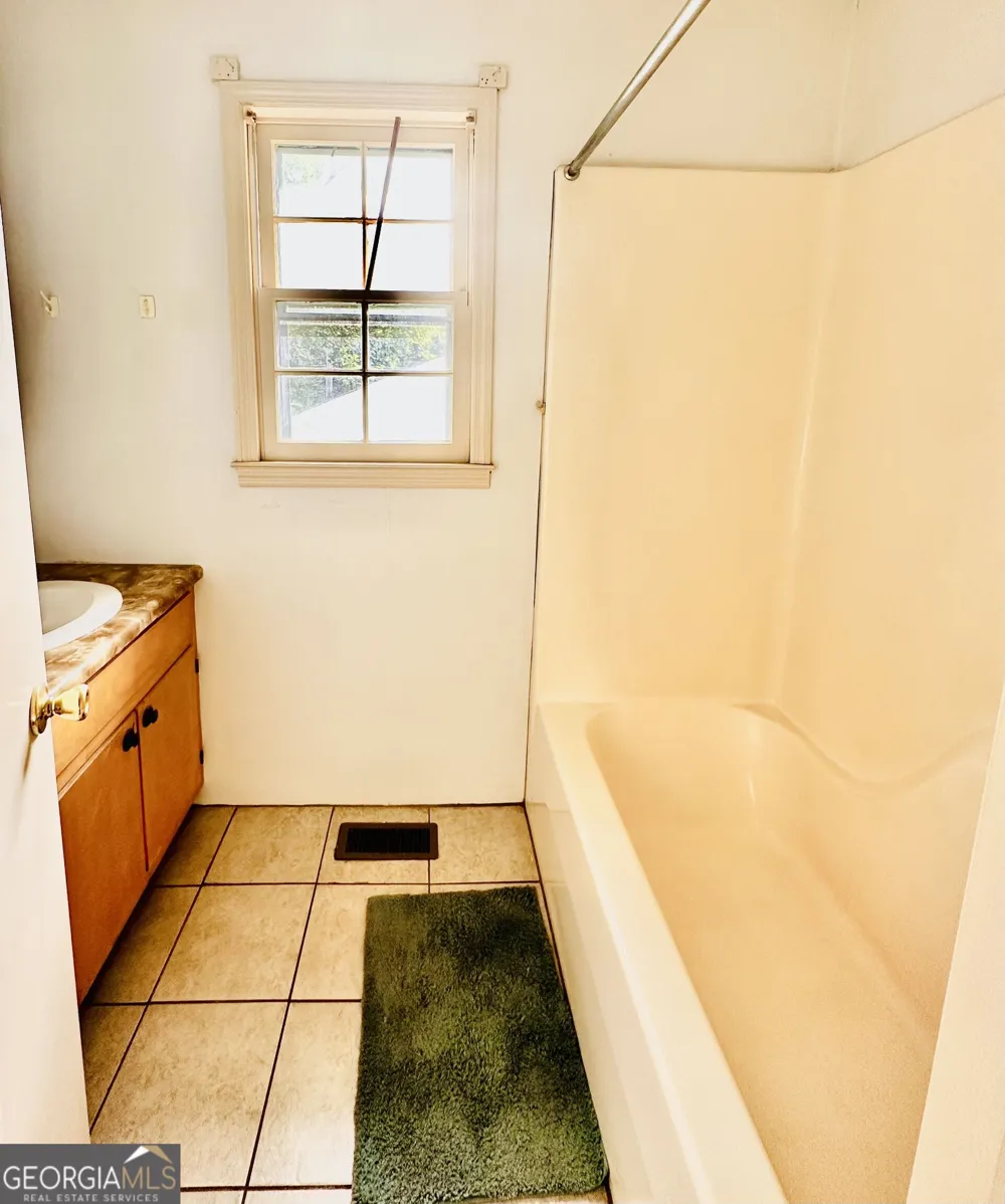 111B Tyler ST Barnesville, GA 30204