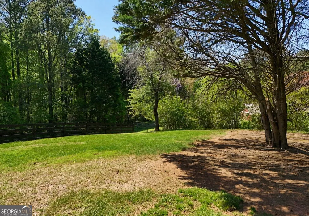 204 Lynn LN Canton, GA 30115
