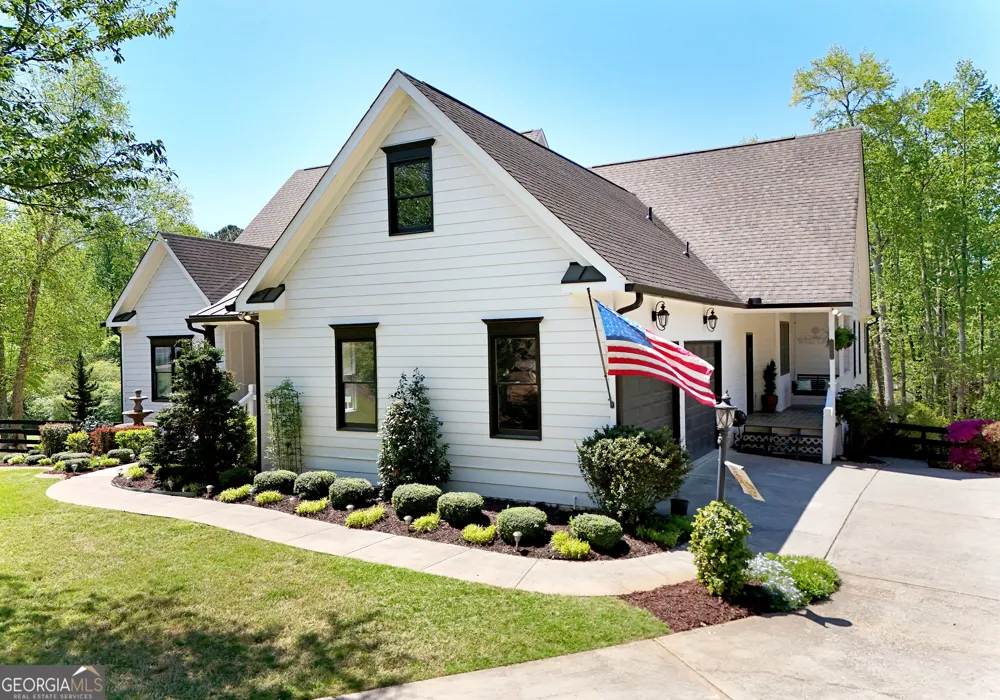 204 Lynn LN Canton, GA 30115