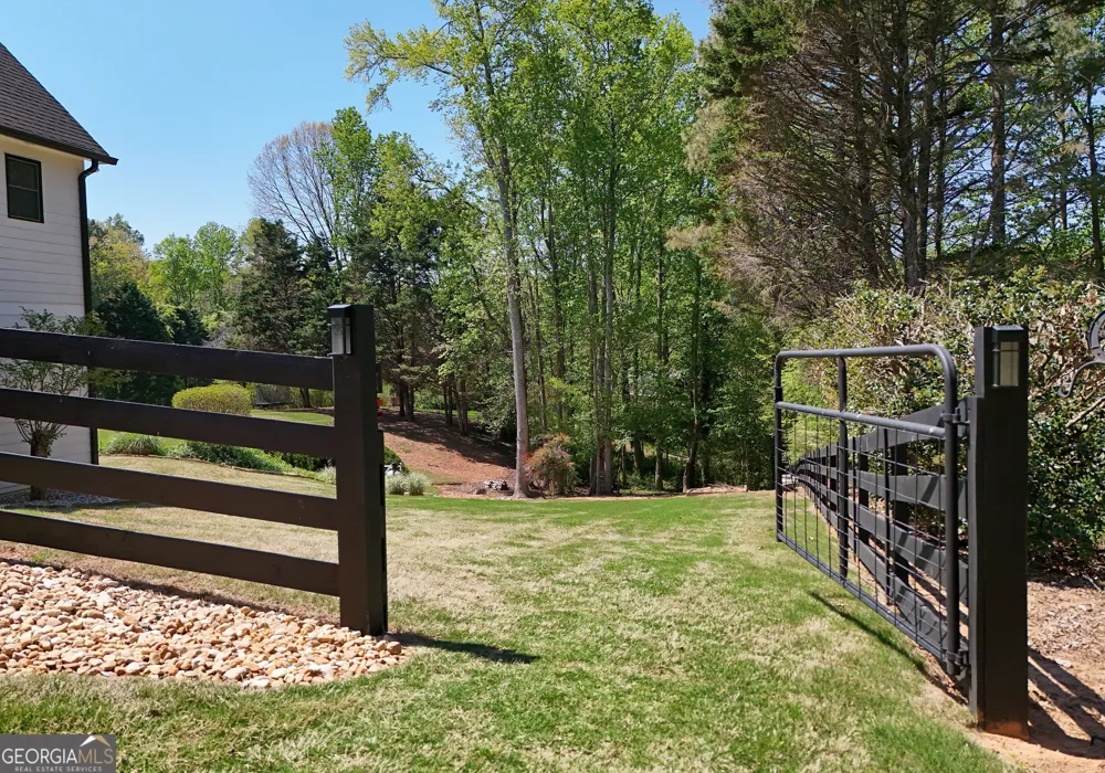 204 Lynn LN Canton, GA 30115