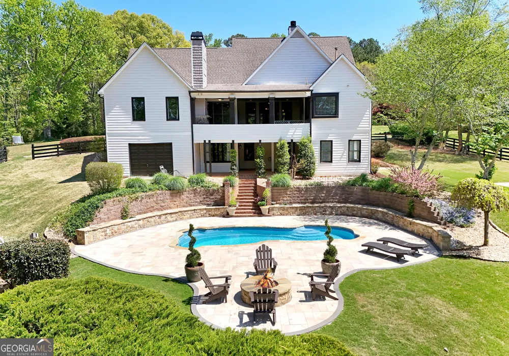 204 Lynn LN Canton, GA 30115