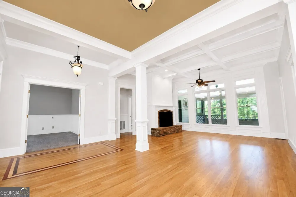 204 Lynn LN Canton, GA 30115