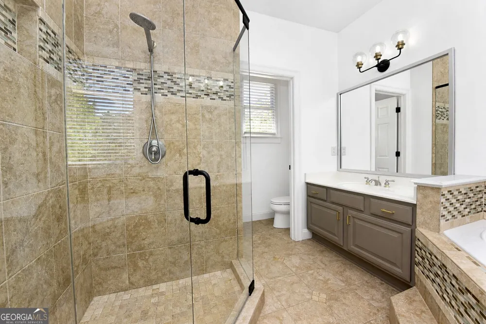 204 Lynn LN Canton, GA 30115