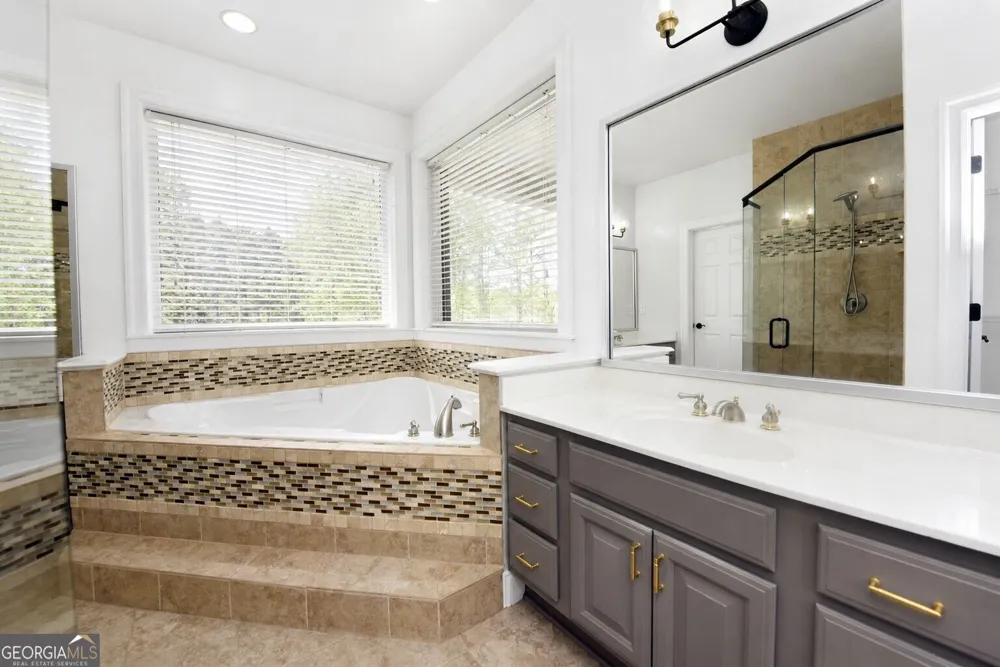 204 Lynn LN Canton, GA 30115