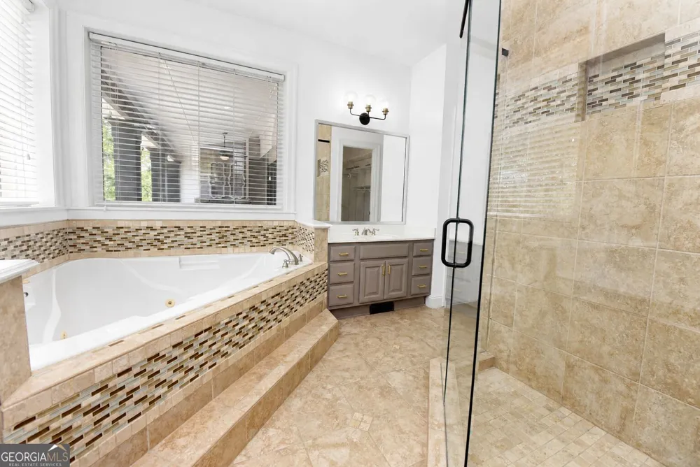 204 Lynn LN Canton, GA 30115