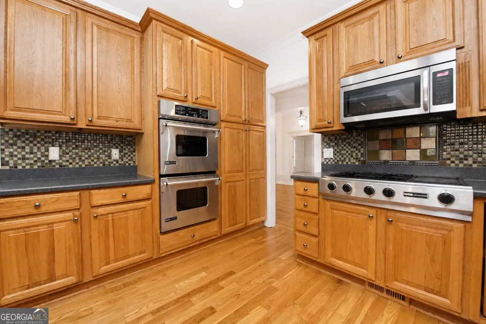 204 Lynn LN Canton, GA 30115
