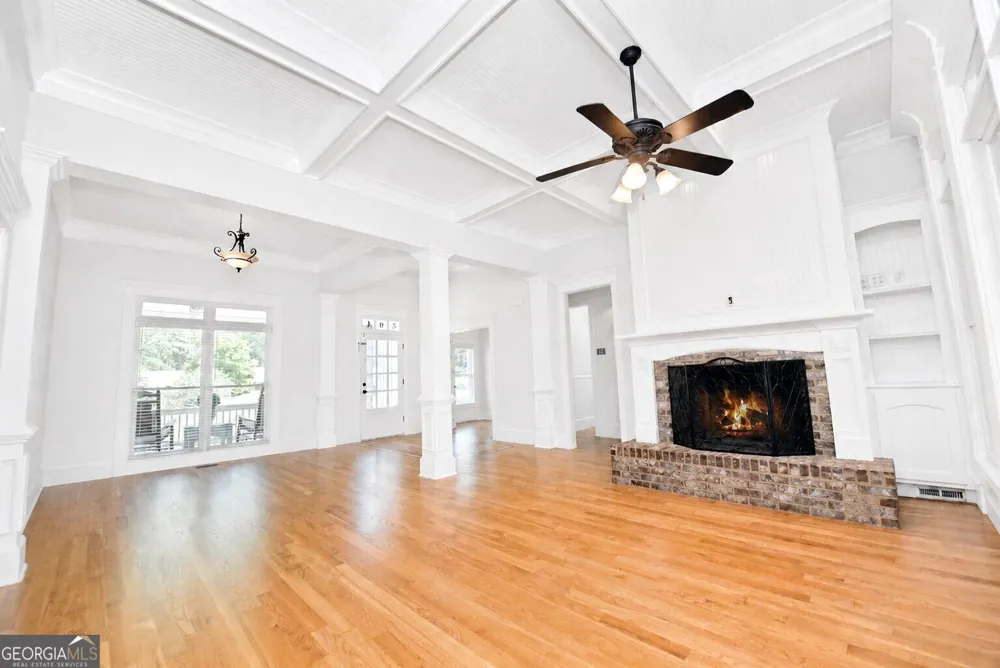 204 Lynn LN Canton, GA 30115