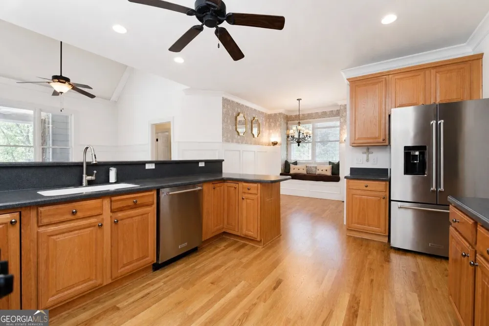 204 Lynn LN Canton, GA 30115