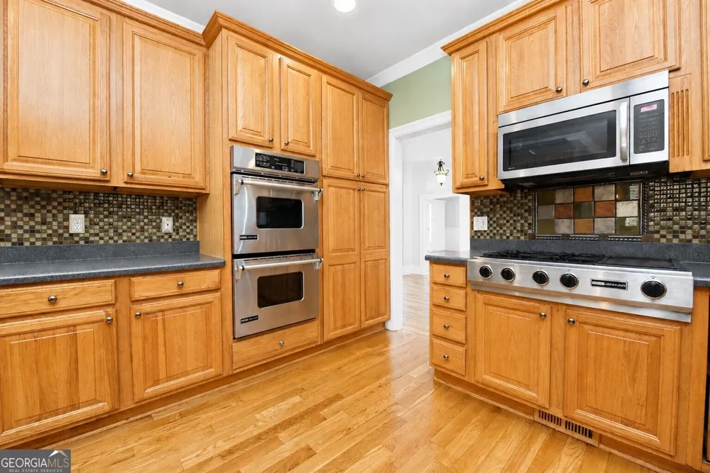 204 Lynn LN Canton, GA 30115