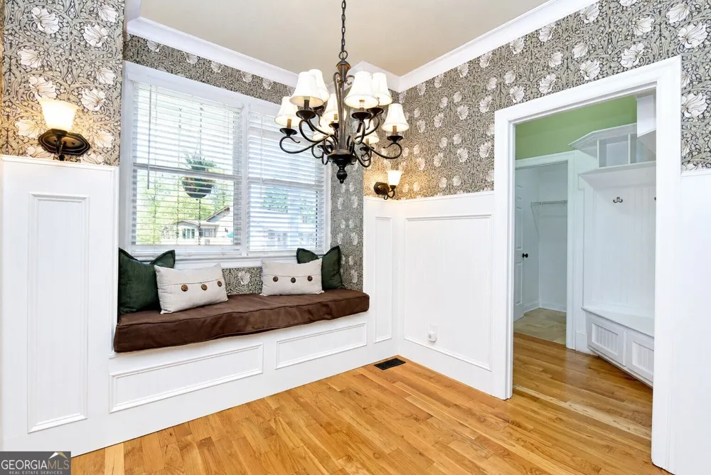 204 Lynn LN Canton, GA 30115