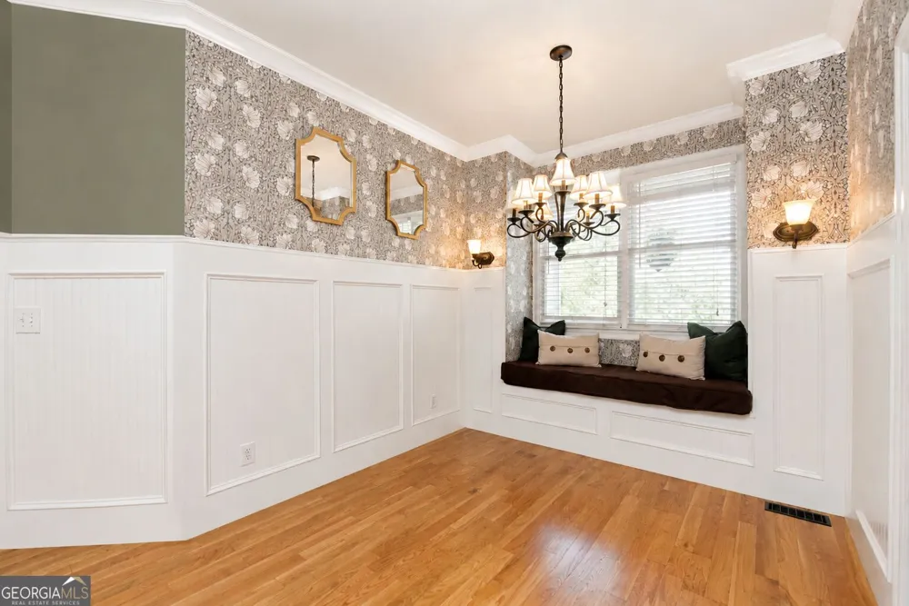 204 Lynn LN Canton, GA 30115