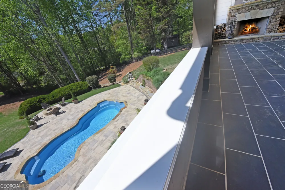 204 Lynn LN Canton, GA 30115