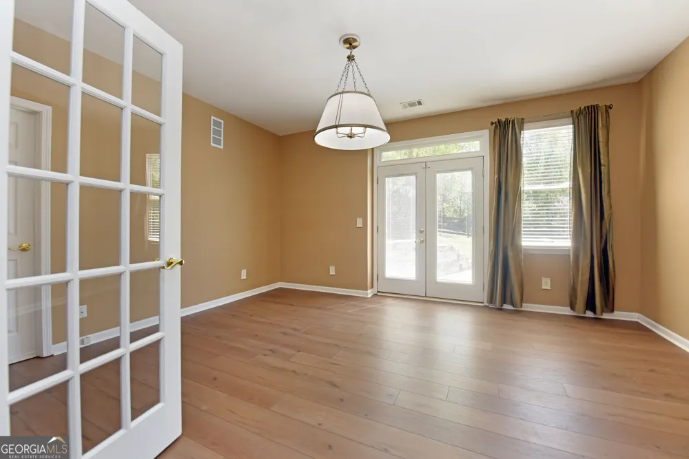 204 Lynn LN Canton, GA 30115