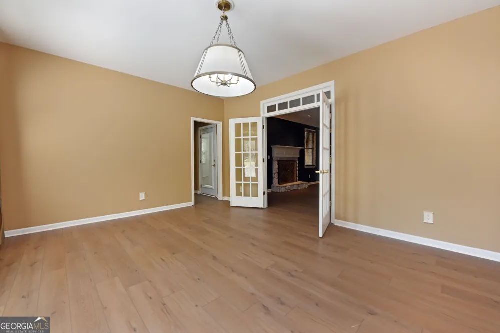 204 Lynn LN Canton, GA 30115