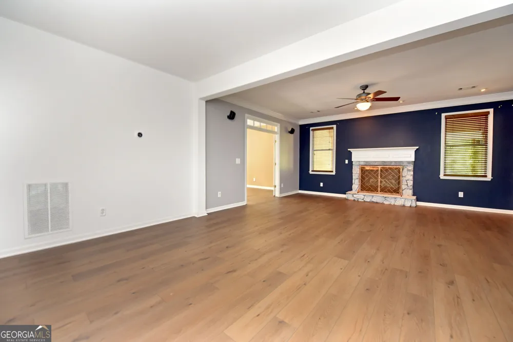 204 Lynn LN Canton, GA 30115