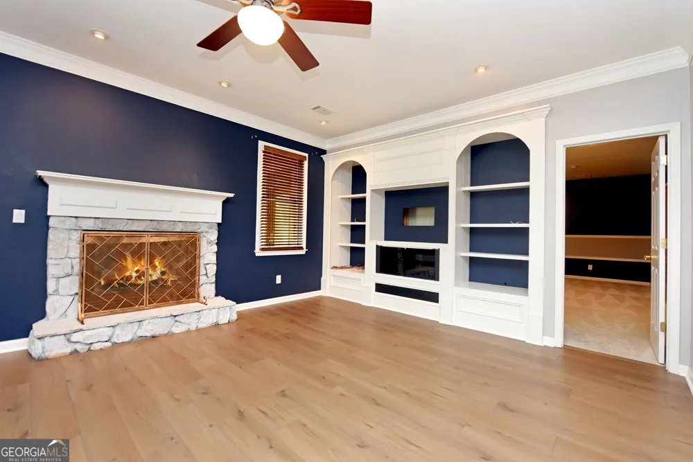 204 Lynn LN Canton, GA 30115