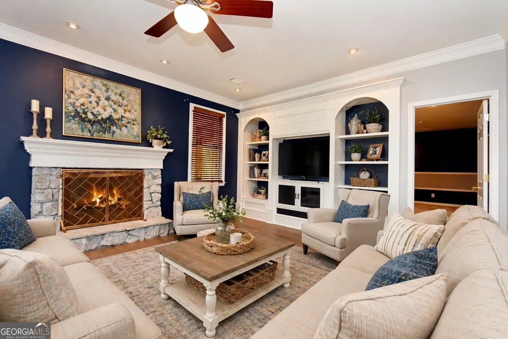 204 Lynn LN Canton, GA 30115