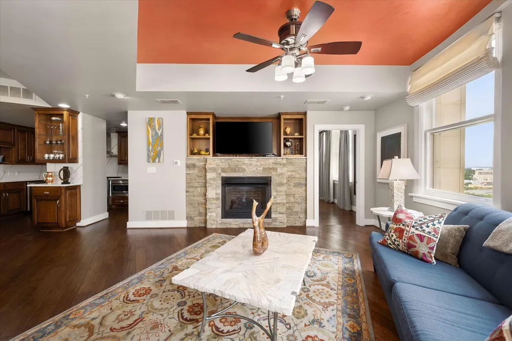 411 W 7th Street #906 Fort Worth, TX 76102