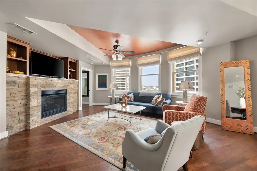 411 W 7th Street #906 Fort Worth, TX 76102