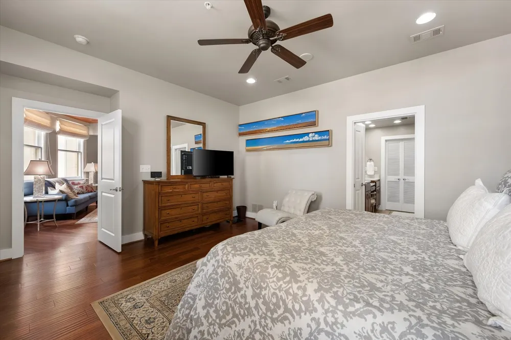 411 W 7th Street #906 Fort Worth, TX 76102