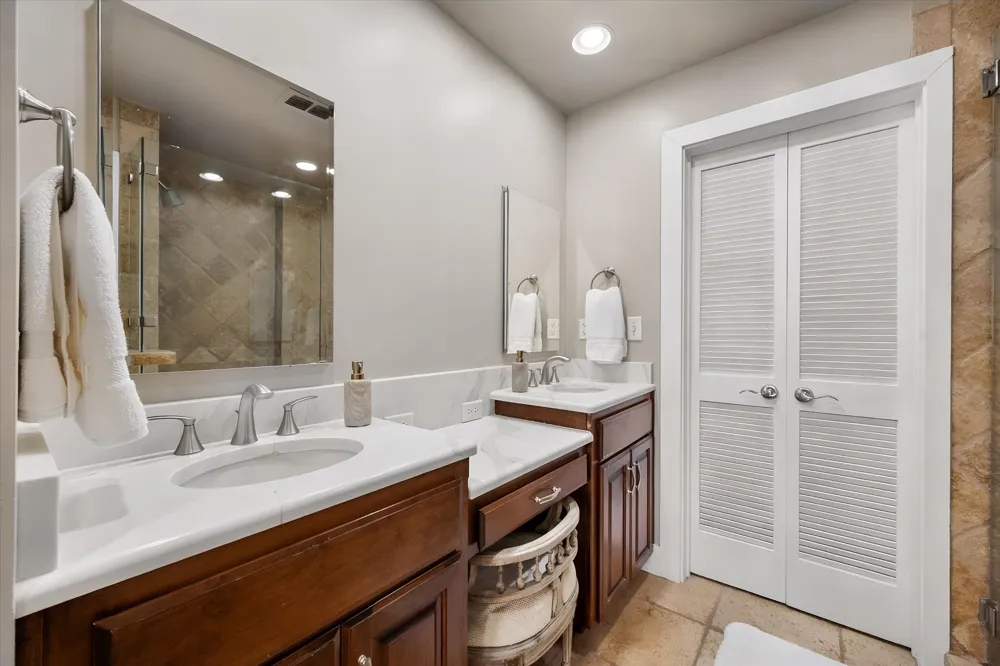 411 W 7th Street #906 Fort Worth, TX 76102