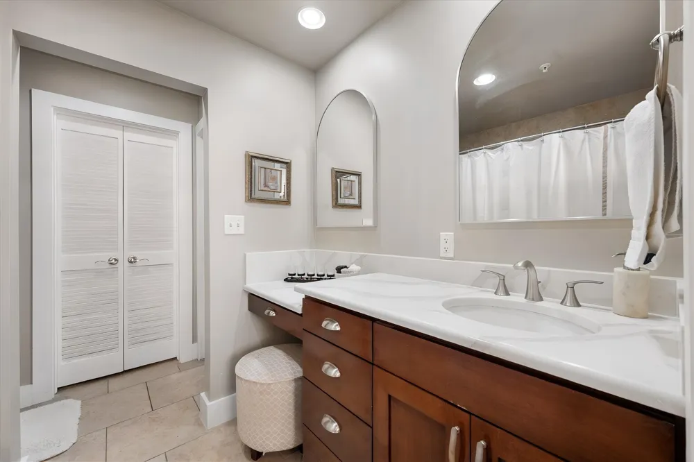 411 W 7th Street #906 Fort Worth, TX 76102