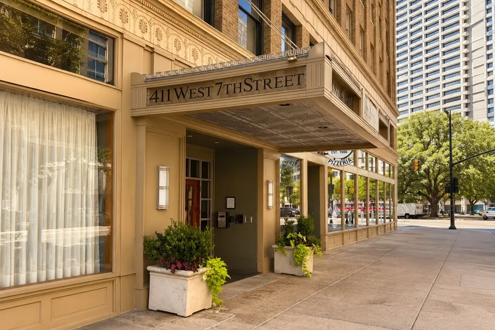 411 W 7th Street #906 Fort Worth, TX 76102