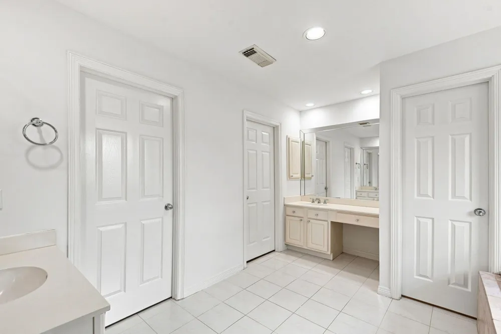 5597 Beverlyhill Street Houston, TX 77056