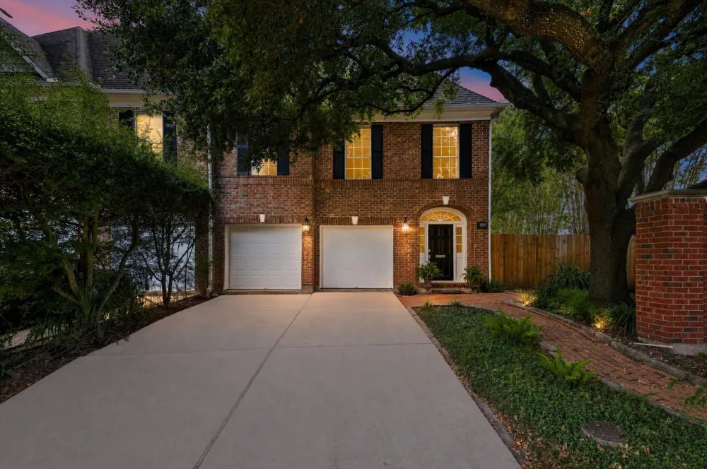 5597 Beverlyhill Street Houston, TX 77056