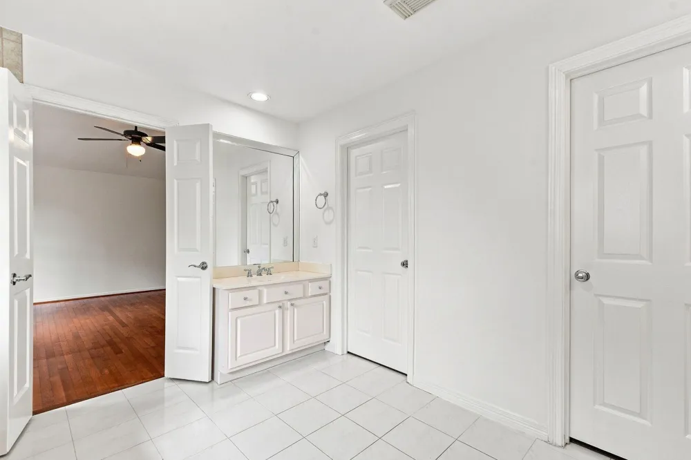 5597 Beverlyhill Street Houston, TX 77056