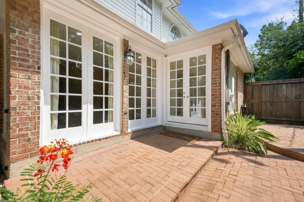 5597 Beverlyhill Street Houston, TX 77056