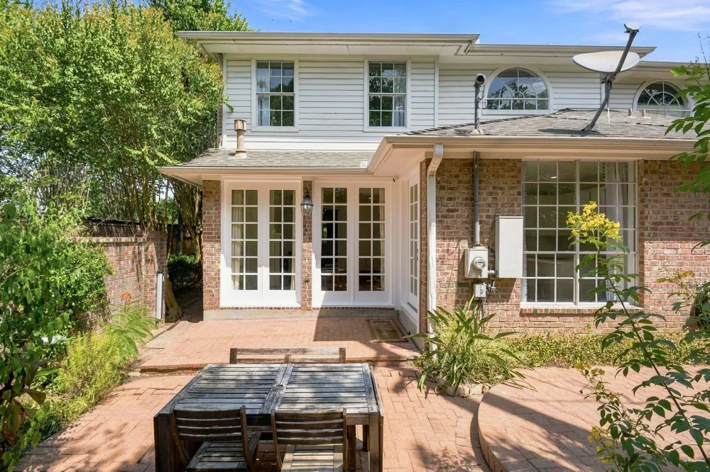 5597 Beverlyhill Street Houston, TX 77056