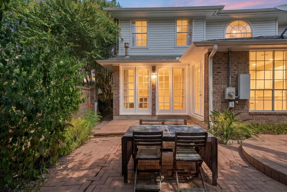 5597 Beverlyhill Street Houston, TX 77056