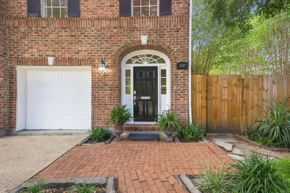 5597 Beverlyhill Street Houston, TX 77056