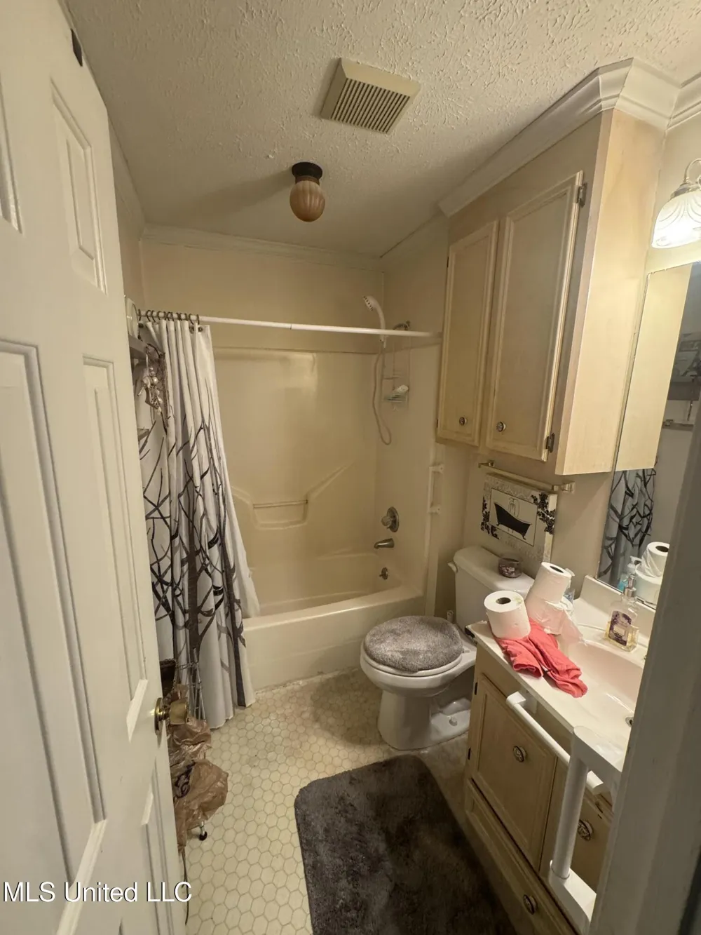 1514 W Flowers Road Terry, MS 39170