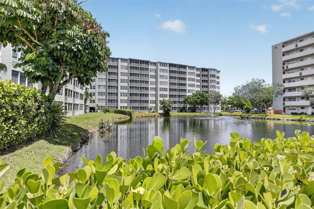 1770 NE 191st St #401-1 Miami, FL 33179