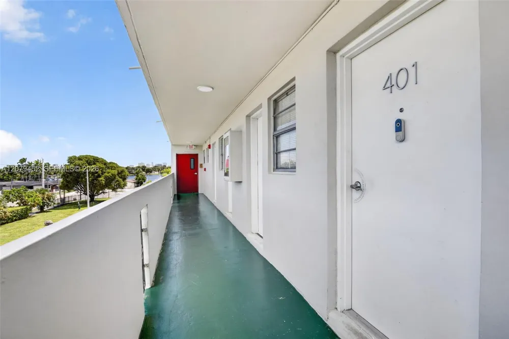 1770 NE 191st St #401-1 Miami, FL 33179