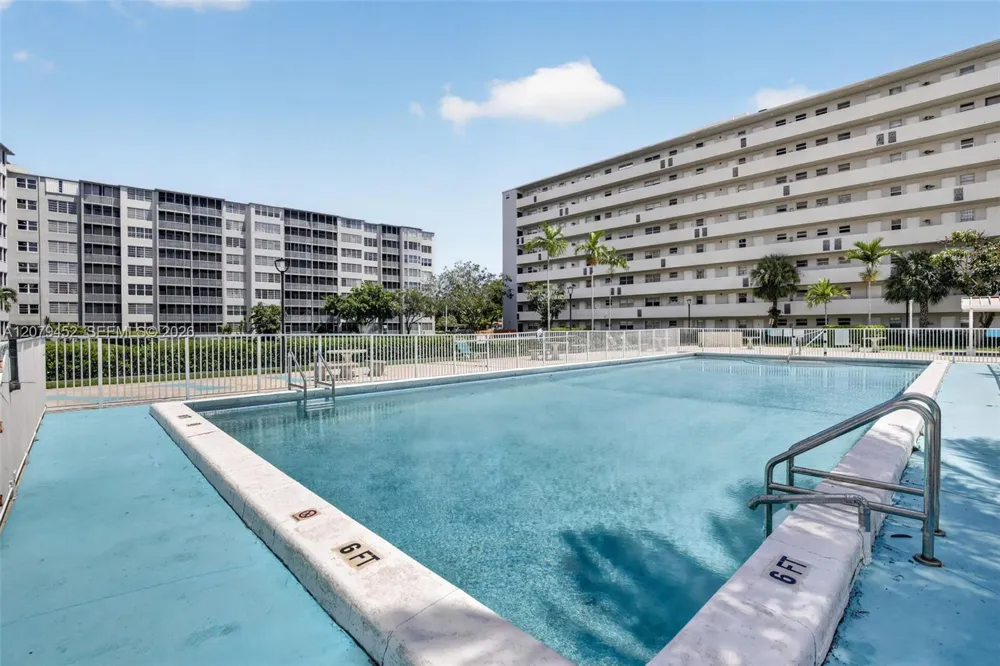 1770 NE 191st St #401-1 Miami, FL 33179