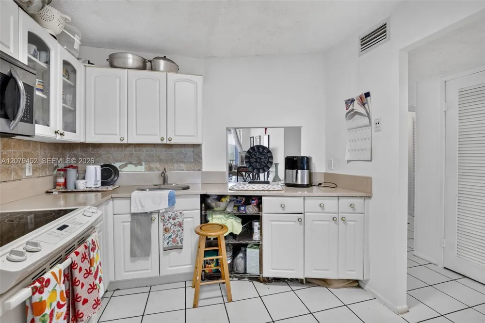 1770 NE 191st St #401-1 Miami, FL 33179