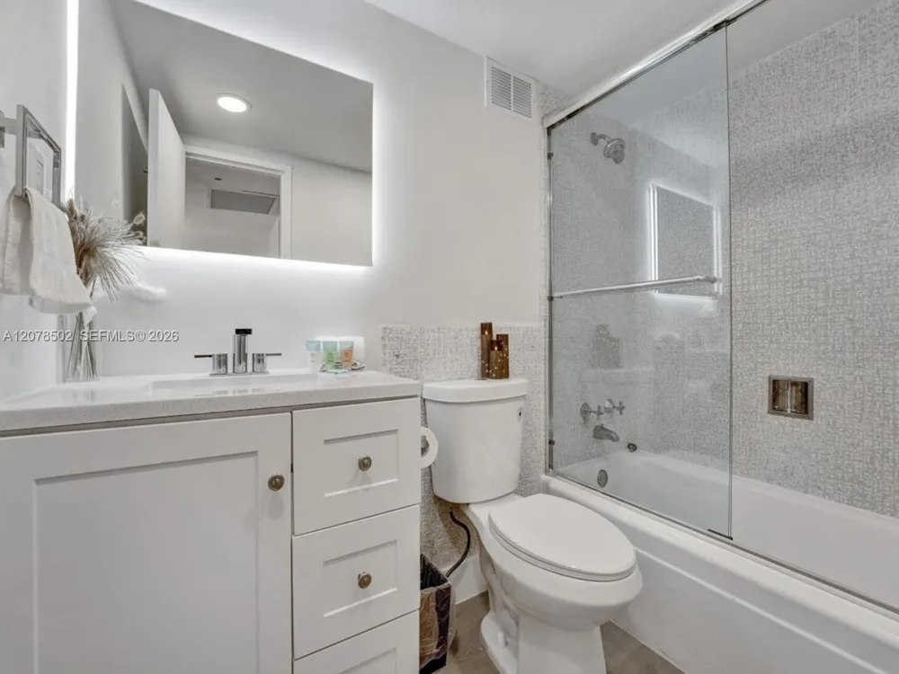 5225 Collins Ave #1516 Miami Beach, FL 33140