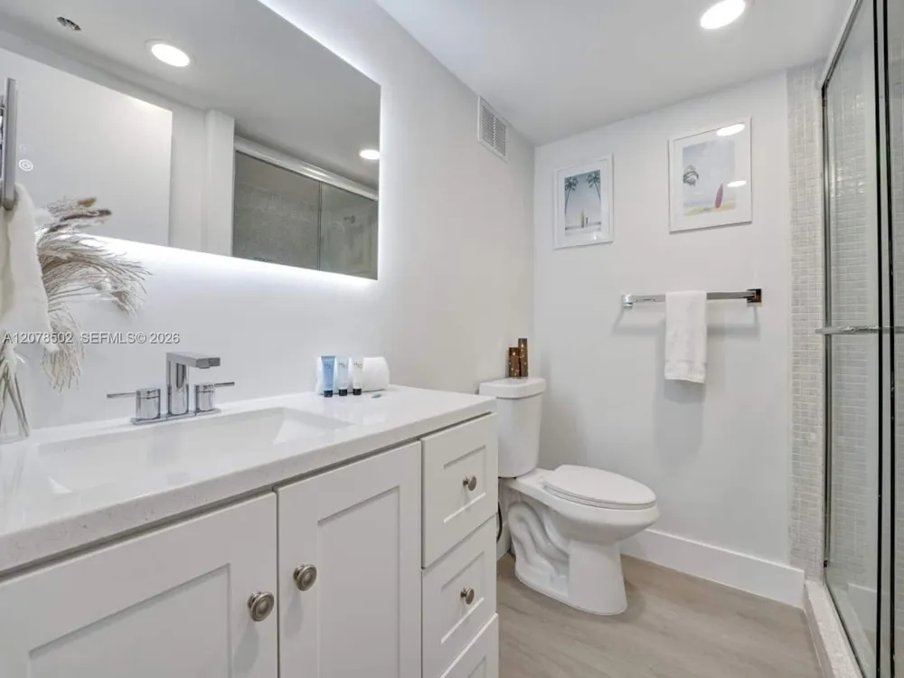 5225 Collins Ave #1516 Miami Beach, FL 33140