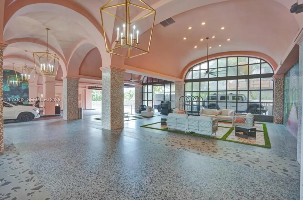 5225 Collins Ave #1516 Miami Beach, FL 33140