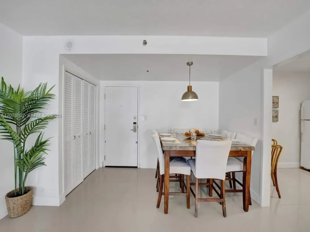 5225 Collins Ave #1516 Miami Beach, FL 33140