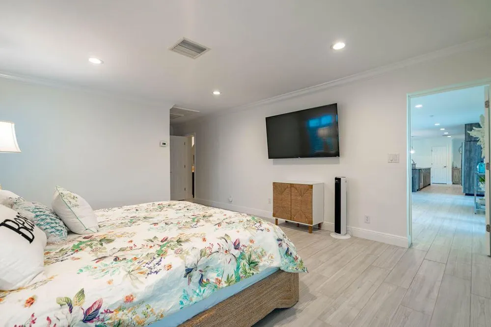 2401 NE 33RD STREET Lighthouse Point, FL 33064