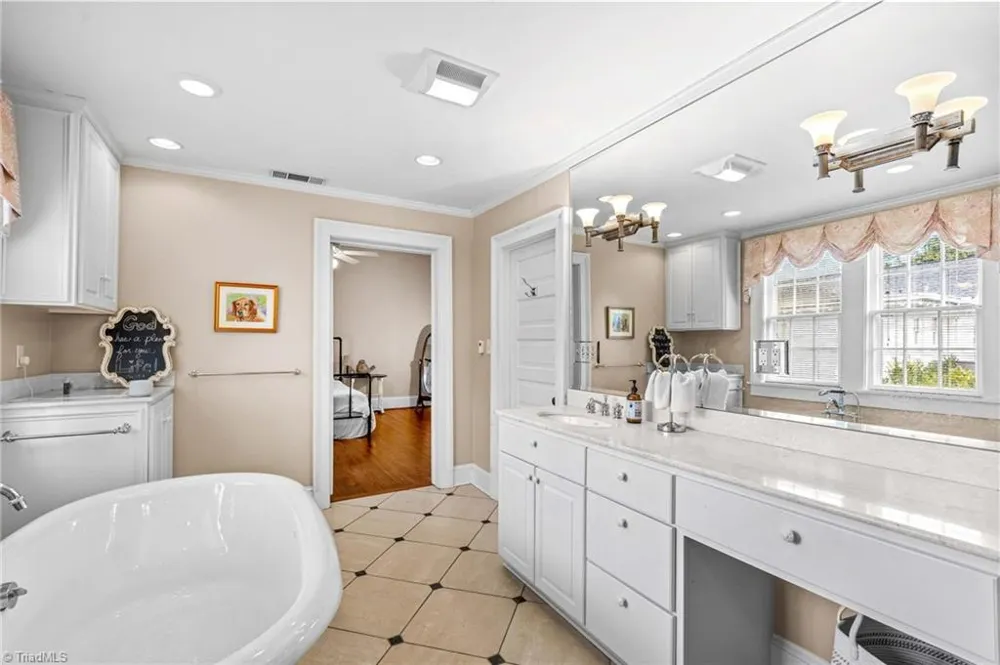 321 W Bank Street Salisbury, NC 28144