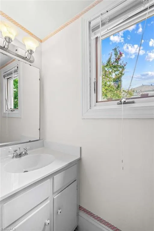 321 W Bank Street Salisbury, NC 28144