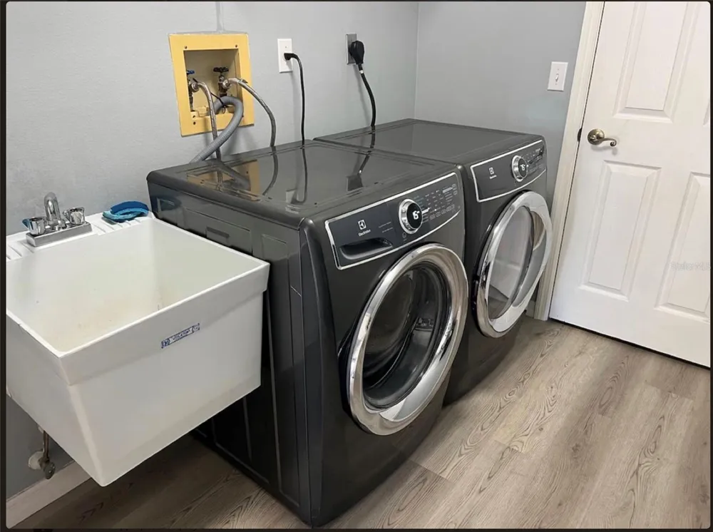 2082 OLD ARBOR COURT Sarasota, FL 34232